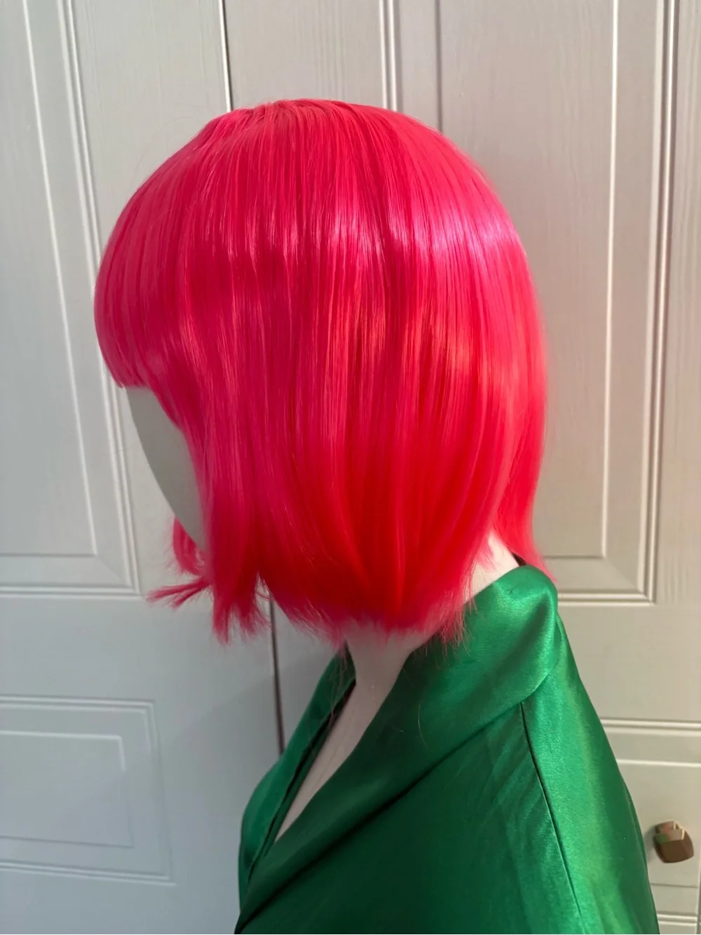 Women’s Short Straight Hot Pink Bob w/ Bangs Synthetic NWOT